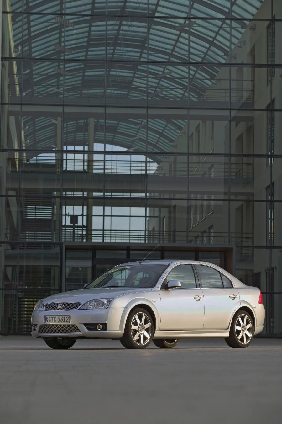  Ford Mondeo Titanium 2004 года  (фото 18 из 38)